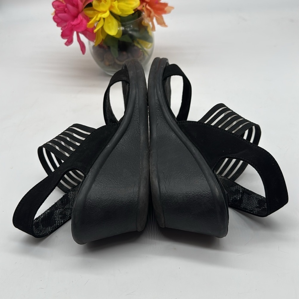 Black Wedge Sandals with Elastic Straps and Cushioned Footbed Size 9 SKT7973G - Picture 5 of 7
